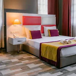  Hotel Orange Owl